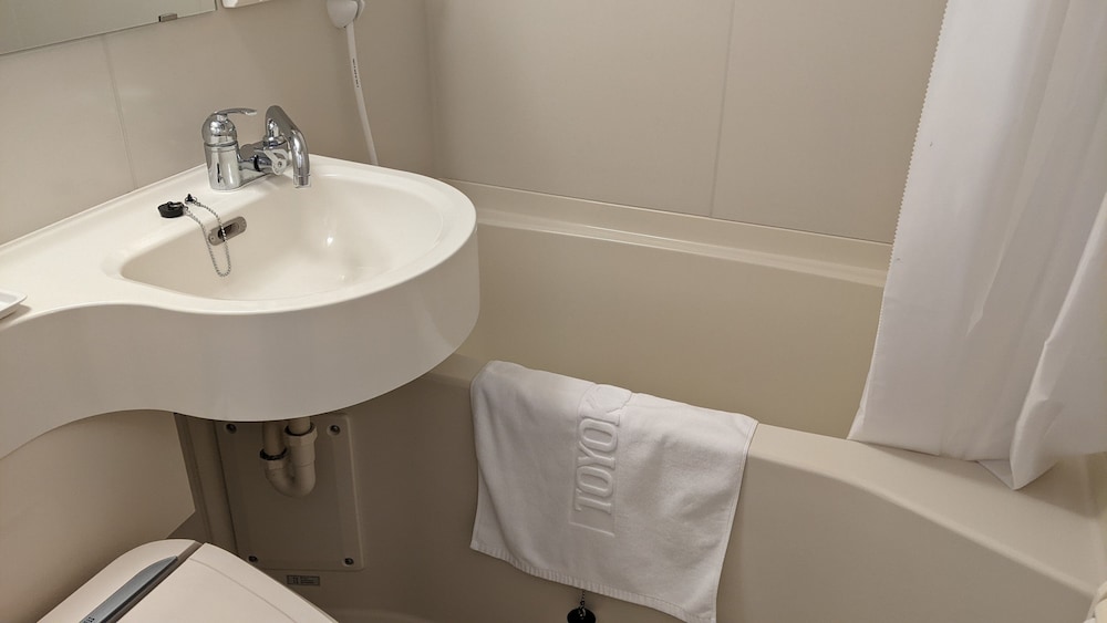 ダブルルーム 禁煙 バスルーム0 | 東横 INN 富士山沼津駅北口 1