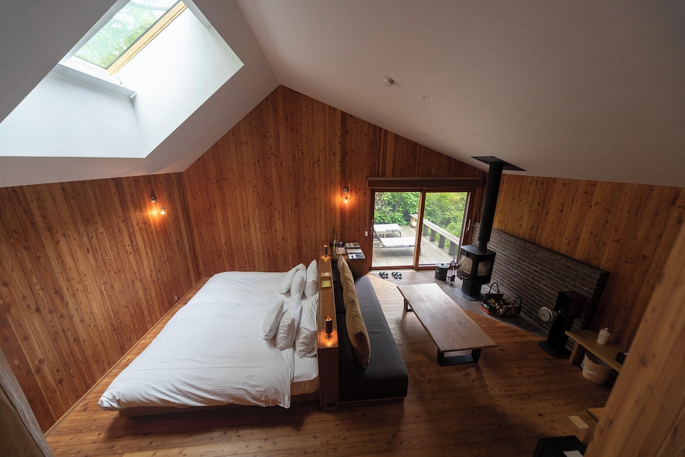 プライベート露天温泉付き 一棟貸しスイートヴィラ 禁煙 [ゆらぎ] (2ベッド) 客室16 | 箱根リトリート villa 1/f