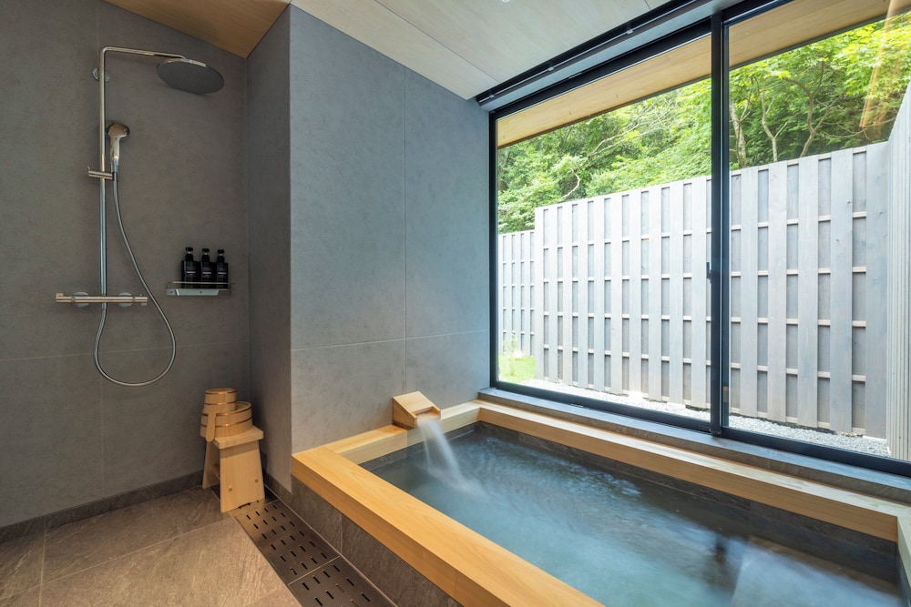 [2024年Newオープン] プライベート温泉&専用庭苑付き 一棟貸しスイートヴィラ [いぶき] (3ベッド) 禁煙 客室4 | 箱根リトリート villa 1/f