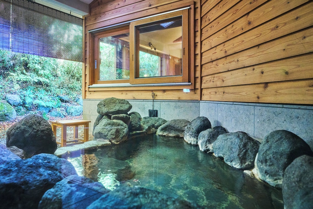 プライベート露天温泉付き 一棟貸しスイートヴィラ 禁煙 [ゆらぎ] (2ベッド) 客室15 | 箱根リトリート villa 1/f
