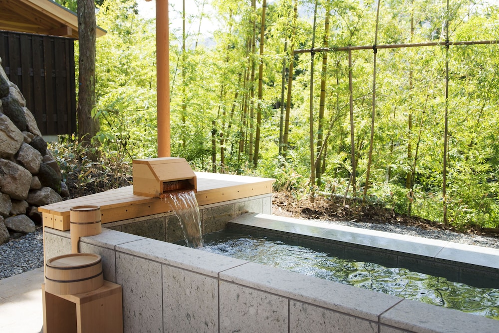 プライベート露天温泉付き 一棟貸しスイートヴィラ 禁煙 [ゆらぎ] (2ベッド) バスルーム1 | 箱根リトリート villa 1/f