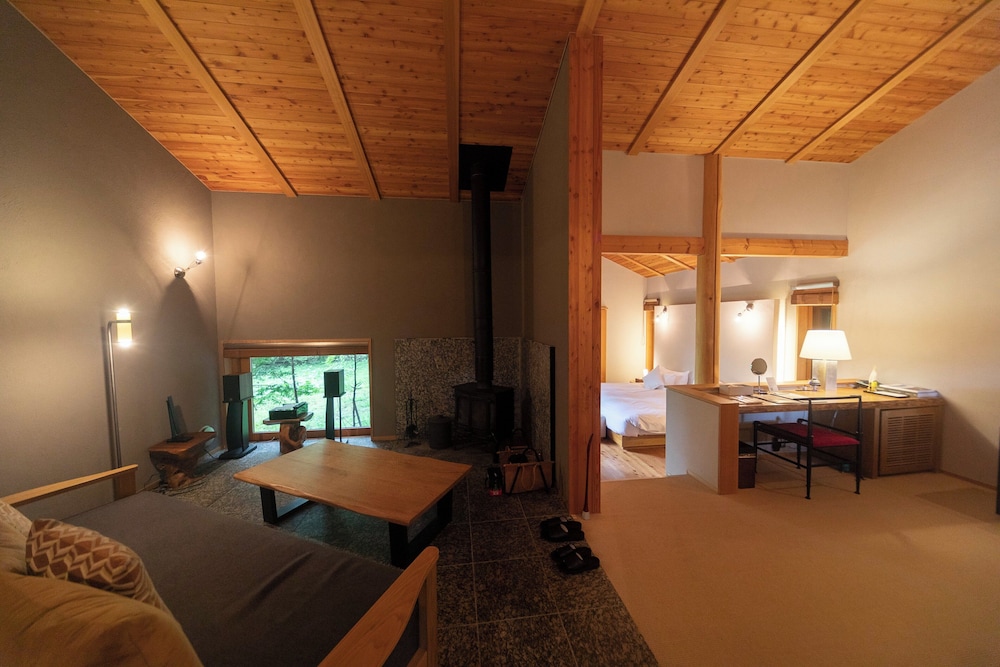 プライベート露天温泉付き 一棟貸しスイートヴィラ 禁煙 [ゆらぎ] (2ベッド) 客室14 | 箱根リトリート villa 1/f