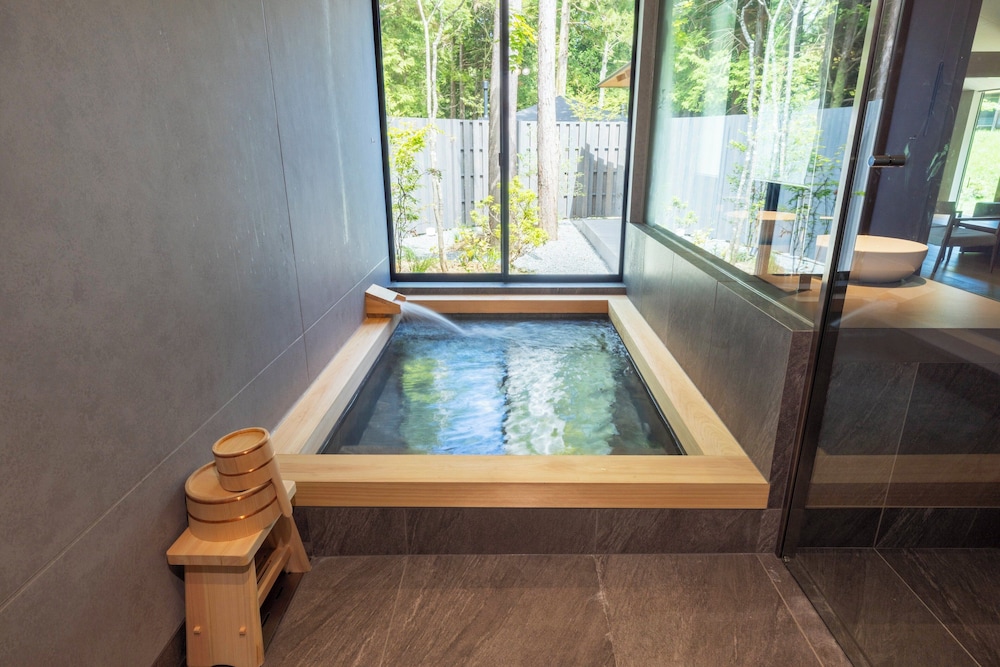 [2024年Newオープン] プライベート温泉&専用庭苑付き 一棟貸しスイートヴィラ 禁煙 [いぶき] (2ベッド) 客室4 | 箱根リトリート villa 1/f