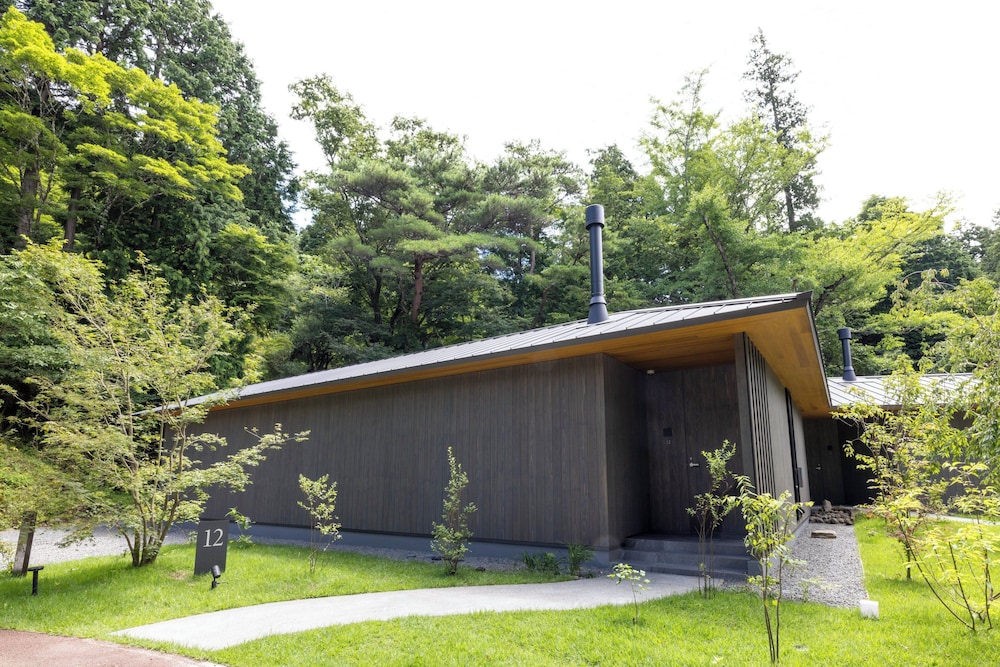 [2024年Newオープン] プライベート木立温泉&専用庭苑付き 一棟貸しスイートヴィラ 禁煙 [いぶき] (2ベッド) 客室4 | 箱根リトリート villa 1/f