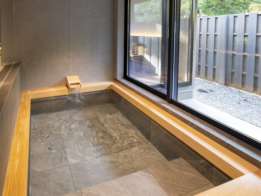 [2024年Newオープン] プライベート温泉付き 一棟貸しスイートヴィラ 禁煙 [いぶき] (3ベッド) バスルーム0 | 箱根リトリート villa 1/f