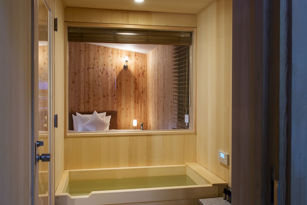 プライベート天空露天温泉付き 一棟貸しスイートヴィラ 禁煙 [ゆらぎ] (4ベッド) バスルーム1 | 箱根リトリート villa 1/f