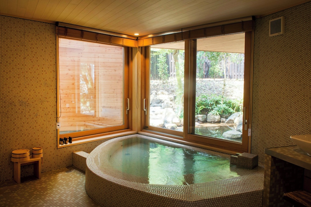 プライベート温泉付き 一棟貸しスイートヴィラ 禁煙 [ゆらぎ] (2ベッド) 客室21 | 箱根リトリート villa 1/f