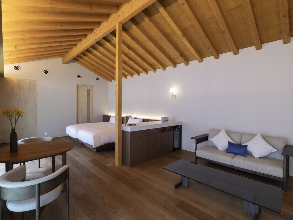 [2024年Newオープン] プライベート温泉&専用庭苑付き 一棟貸しスイートヴィラ [いぶき] (3ベッド) 禁煙 客室1 | 箱根リトリート villa 1/f