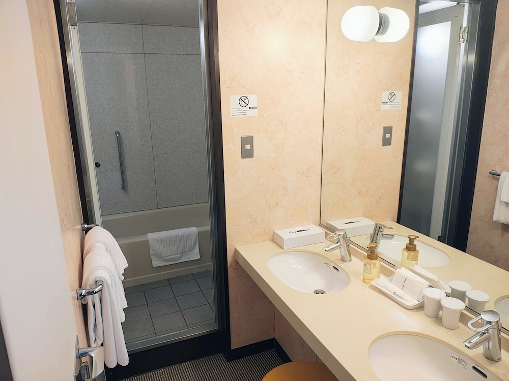 デラックス ツインルーム 本館 禁煙 バスルーム1 | グランドホテル神奈中 平塚