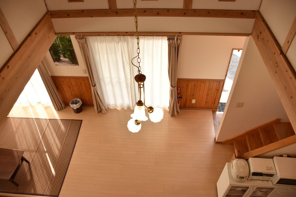 1号店のエクストラタイプ (ダブルベッド2台/3名以降はお布団配置) 客室2 | 美ら海ビレッジ