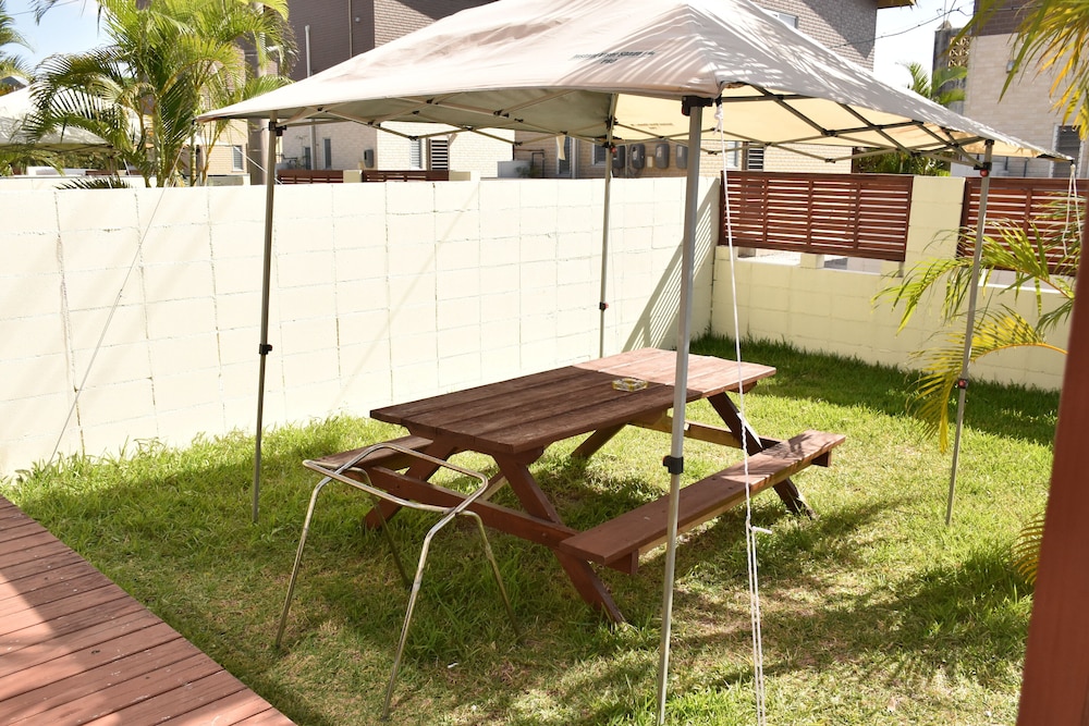 1号店のレギュラータイプ (ダブルベッド2台/3名以降はお布団配置) テラス / パティオ0 | 美ら海ビレッジ