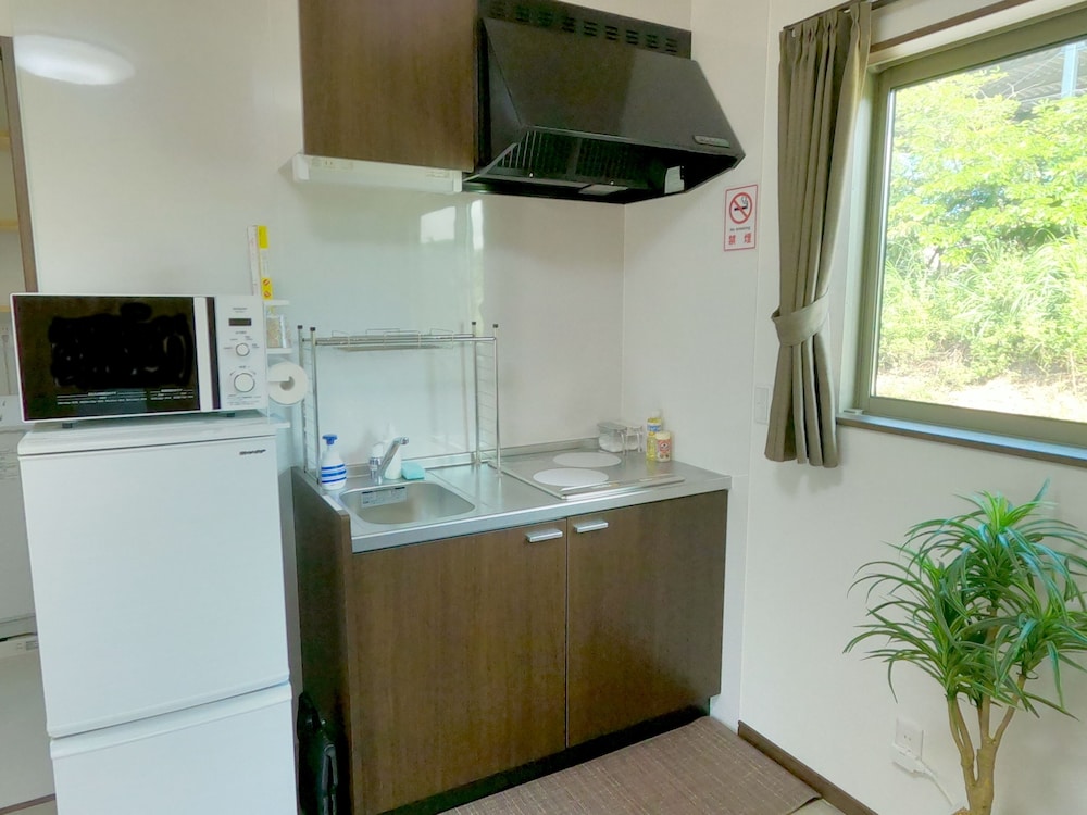 [隠れ家] 3号店のカップルタイプ (セミダブルベッド2台) 専用キッチン0 | 美ら海ビレッジ