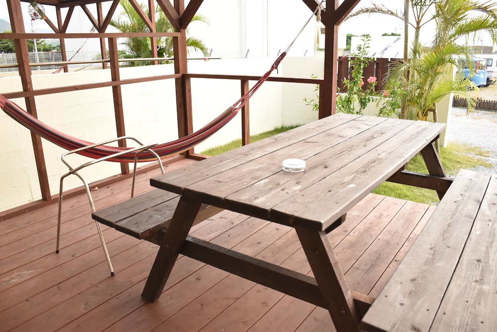 2号店のレギュラータイプ (ダブルベッド2台 <3名以降はお布団配置>) テラス / パティオ0 | 美ら海ビレッジ