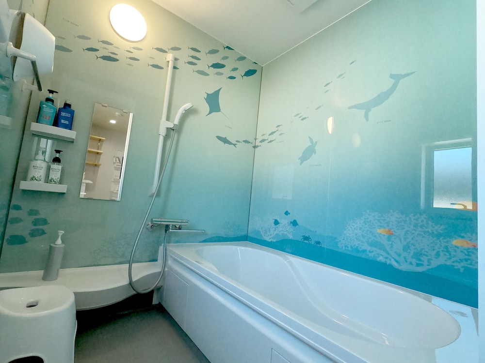 [隠れ家] 3号店のレギュラータイプ (ダブルベッド2台<3名以降はお布団配置>) バスルーム0 | 美ら海ビレッジ