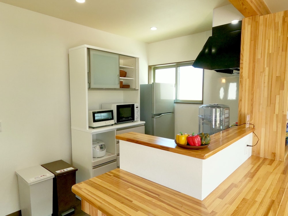 [隠れ家] 3号店のレギュラータイプ (ダブルベッド2台<3名以降はお布団配置>) 専用キッチン0 | 美ら海ビレッジ