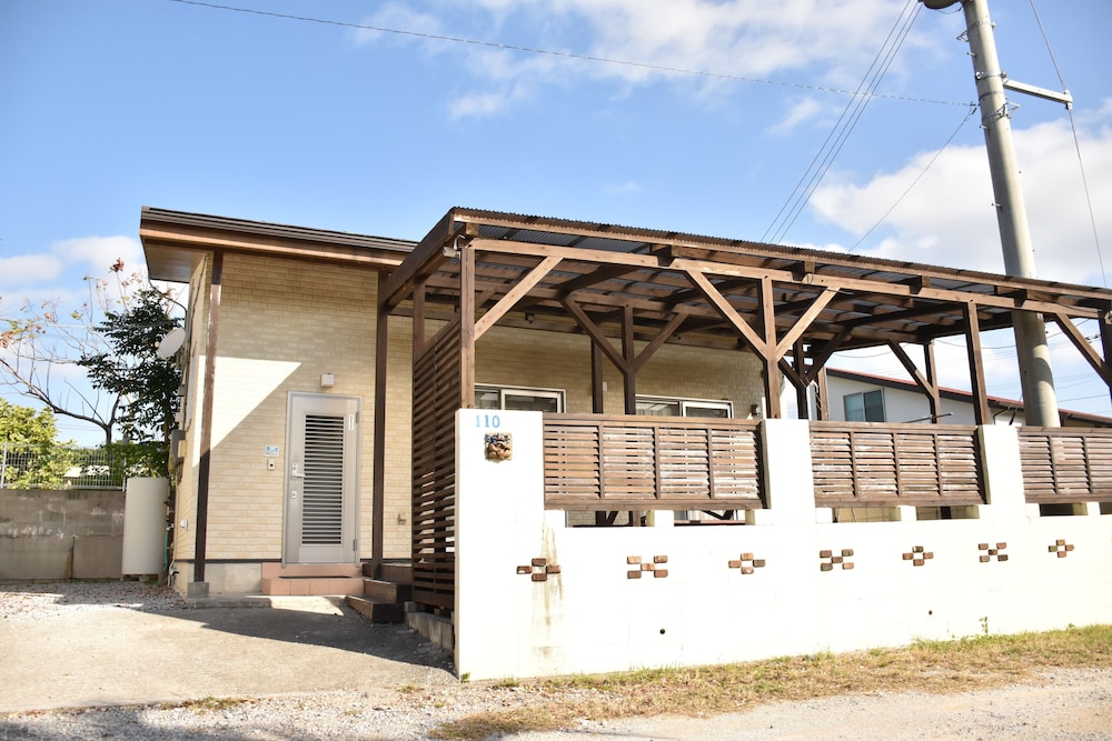 1号店のエクストラウッドデッキタイプ (ダブルベッド2台/3名以降はお布団配置) | 美ら海ビレッジ