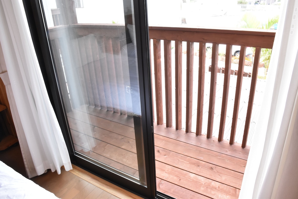 2号店のレギュラータイプ (ダブルベッド2台 <3名以降はお布団配置>) バルコニー0 | 美ら海ビレッジ