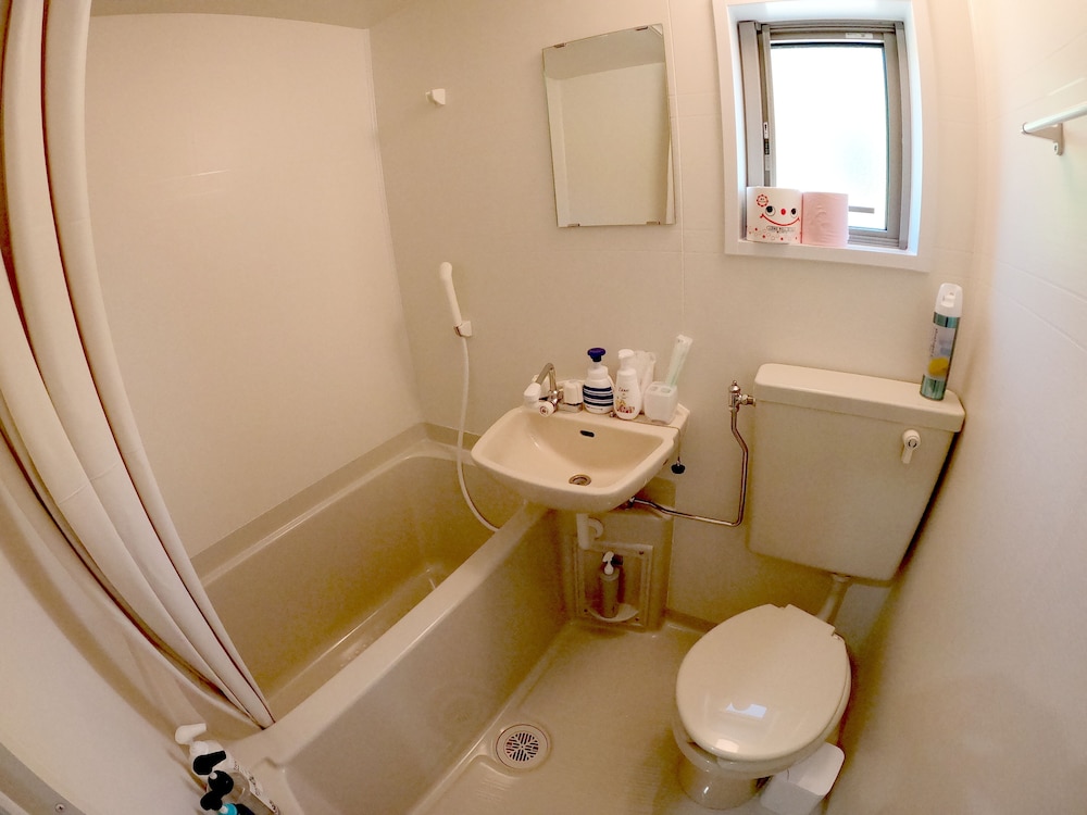 [隠れ家] 3号店のカップルタイプ (セミダブルベッド2台) バスルーム0 | 美ら海ビレッジ