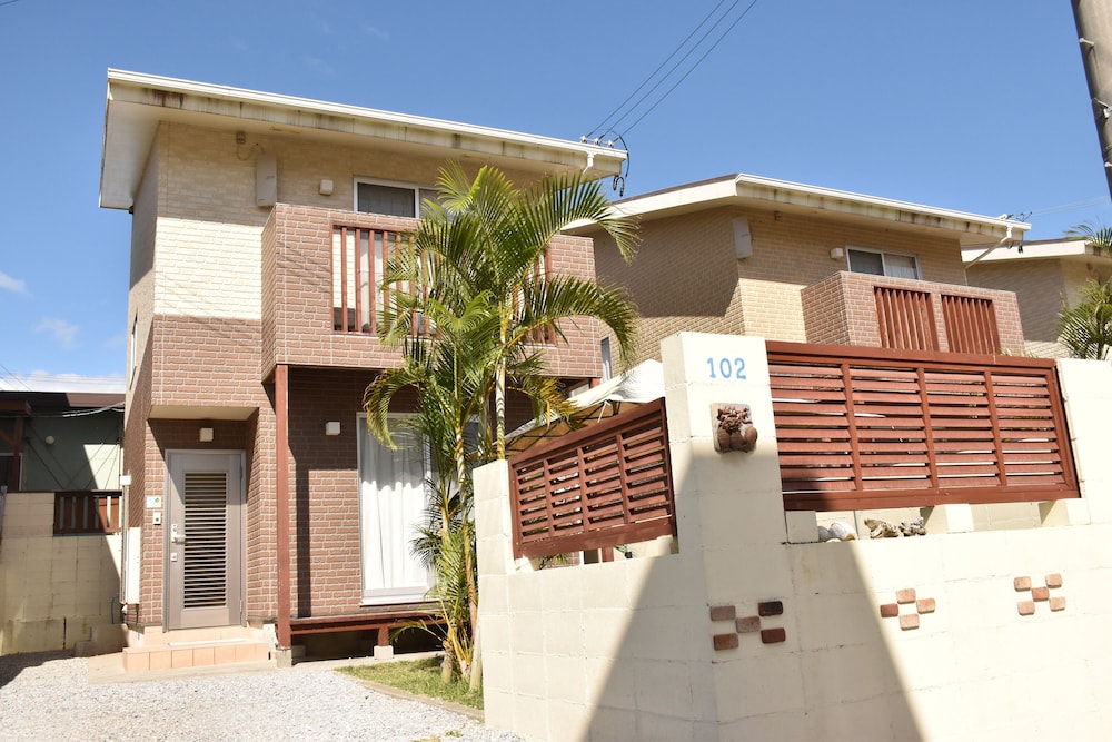 1号店のレギュラータイプ (ダブルベッド2台/3名以降はお布団配置) | 美ら海ビレッジ