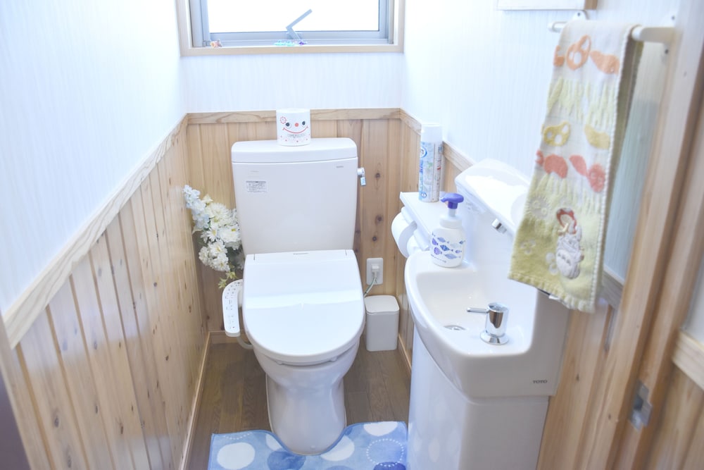 2号店のエクストラタイプ (ダブルベッド2台 <3名以降はお布団配置>) 客室3 | 美ら海ビレッジ