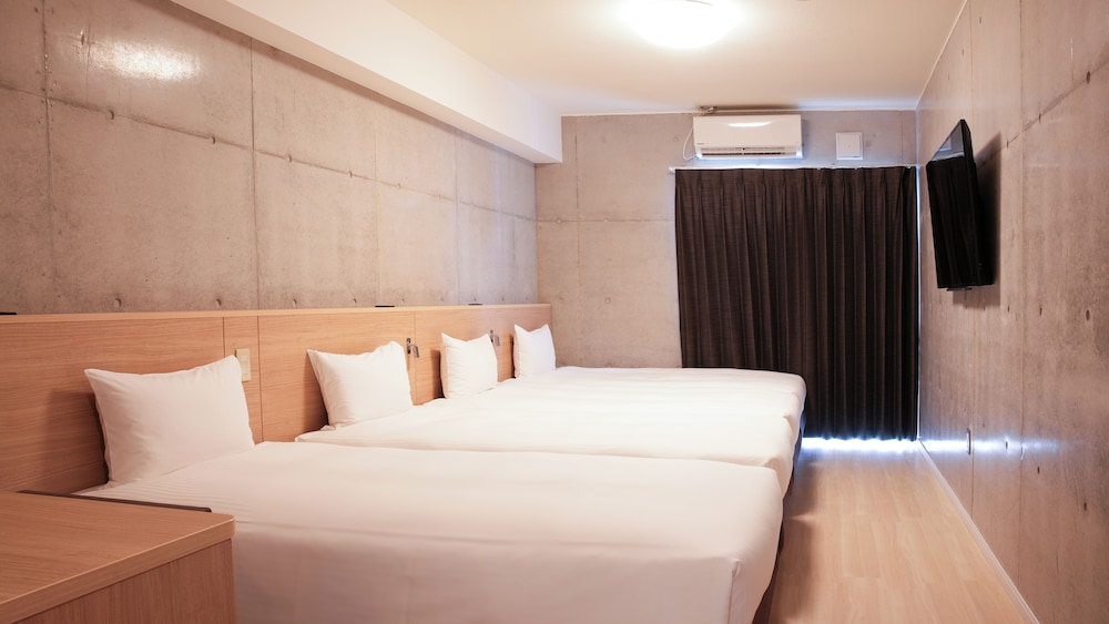 ホテル棟 4 人部屋 禁煙 | The BREAKFAST HOTEL PORTO石垣島