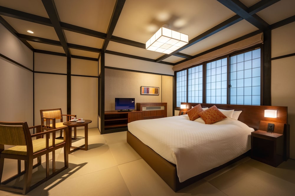レトロ風和室ダブル (バス無し) 客室1 | おおみや旅館