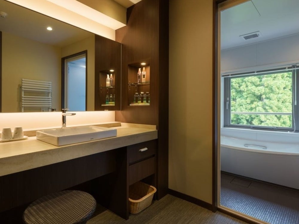 [禁煙] 和モダン デラックスツイン 客室1 | 蔵王温泉 蔵王四季のホテル