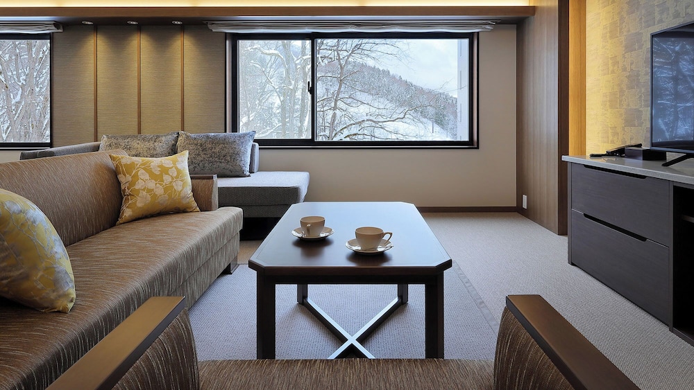 ラグジュアリー スイート 客室2 | 蔵王国際ホテル