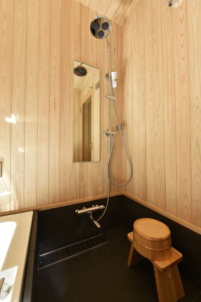 トラディショナル ハウス バスルームのシャワー0 | 藏や　上五条町