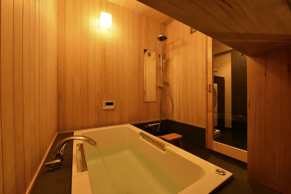 トラディショナル ハウス バスルームの設備0 | 藏や　上五条町