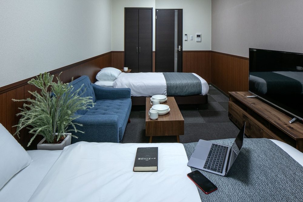 コンフォート トリプルルーム リビング エリア1 | ランドーレジデンス京都クラシック