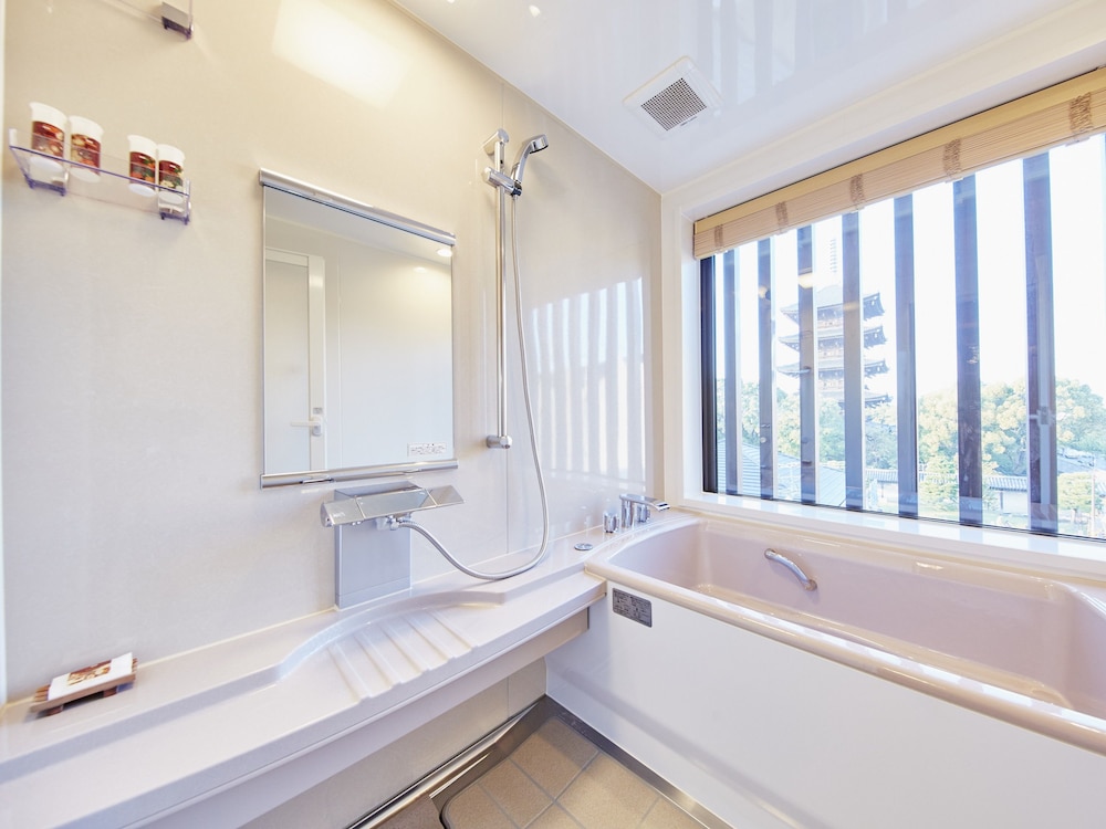 ファミリー ルーム ベッド (複数台) キッチン シティビュー バスルーム0 | サンライズ スイーツ