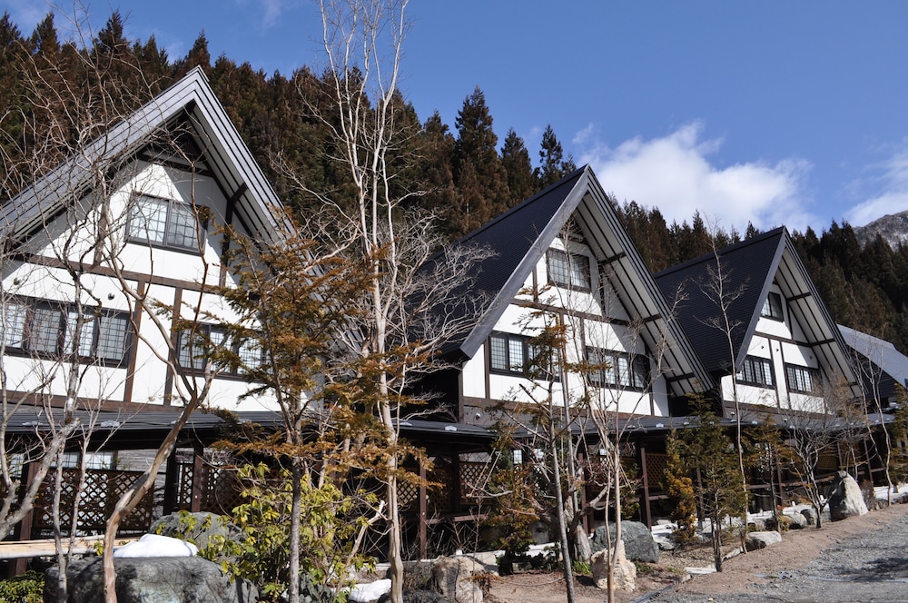 施設の正面1 | 飛騨つづり 朧