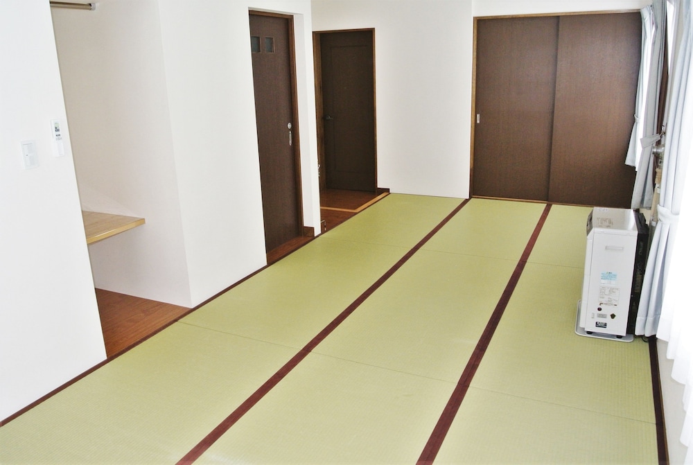 和室ファミリー (トイレ 洗面所付, 風呂は共用) 客室の設備とサービス9 | 笑顔咲く宿 めぐみ雪