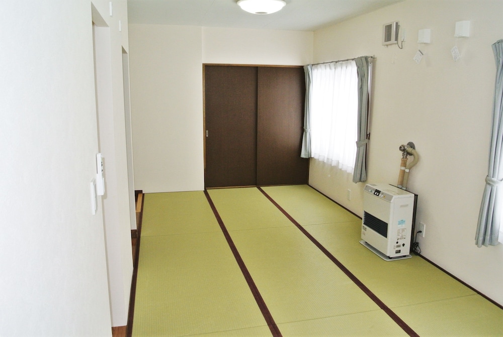和室ファミリー (トイレ 洗面所付, 風呂は共用) 客室の設備とサービス6 | 笑顔咲く宿 めぐみ雪