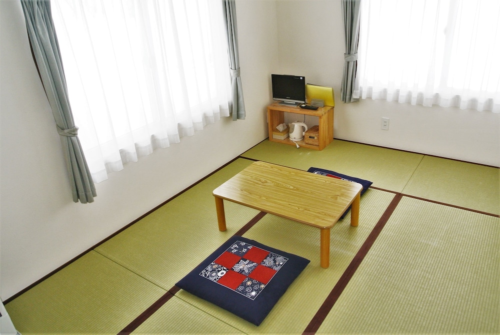 和室ファミリー (トイレ 洗面所付, 風呂は共用) 客室の設備とサービス4 | 笑顔咲く宿 めぐみ雪