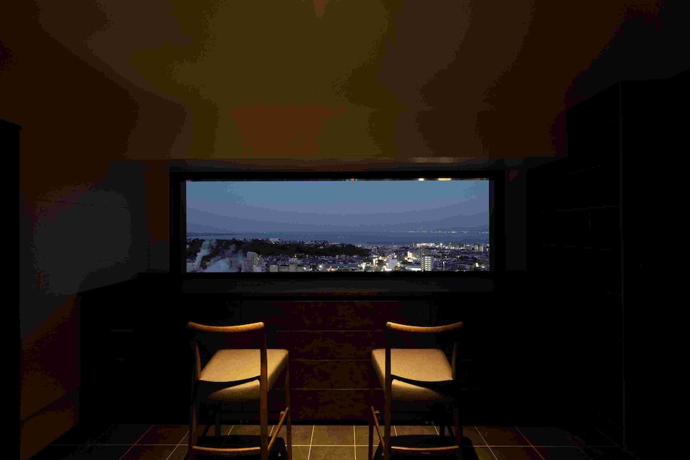 ラグジュアリー スイート ダブルベッド 2 台 禁煙 シティビュー テラス / パティオ0 | 別府鉄輪温泉 ホテル山水館