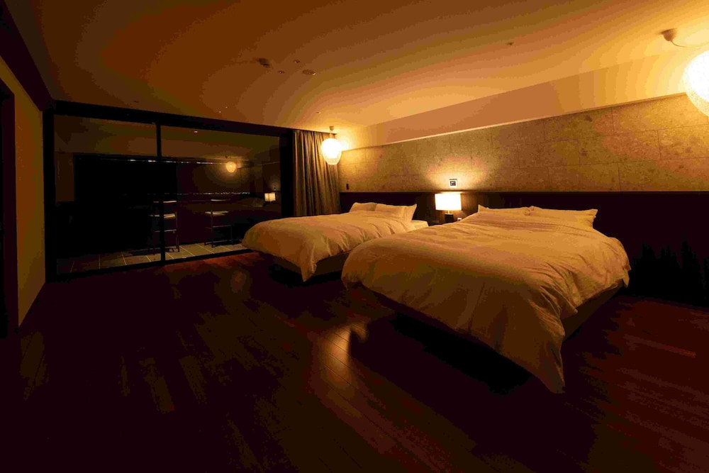 グランド スイート ダブルベッド 2 台 禁煙 シティビュー | 別府鉄輪温泉 ホテル山水館