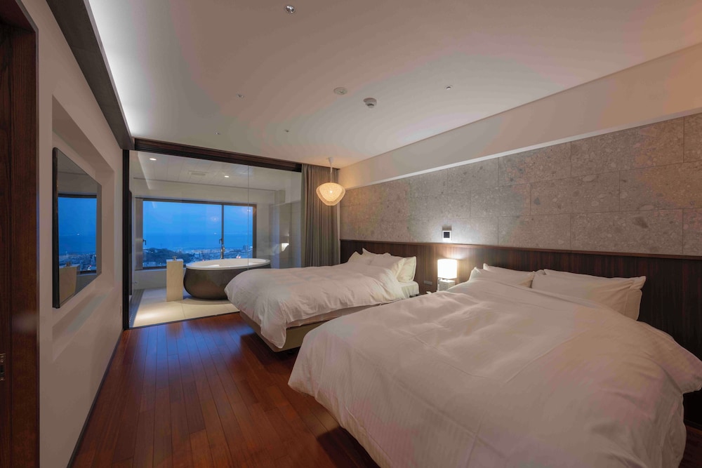 ラグジュアリー スイート ダブルベッド 2 台 禁煙 シティビュー 客室0 | 別府鉄輪温泉 ホテル山水館