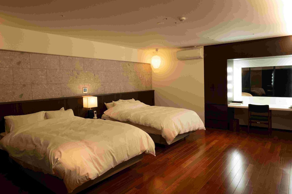 グランド スイート ダブルベッド 2 台 禁煙 シティビュー 客室2 | 別府鉄輪温泉 ホテル山水館