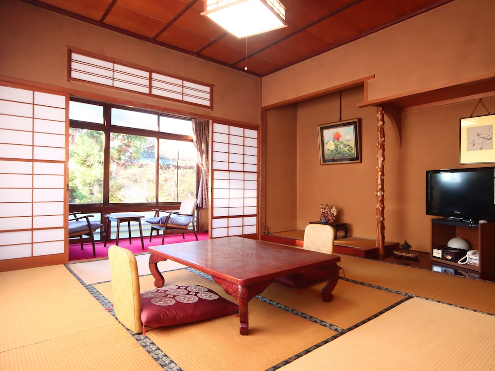 和室 (花菖蒲) 禁煙 | まるか旅館
