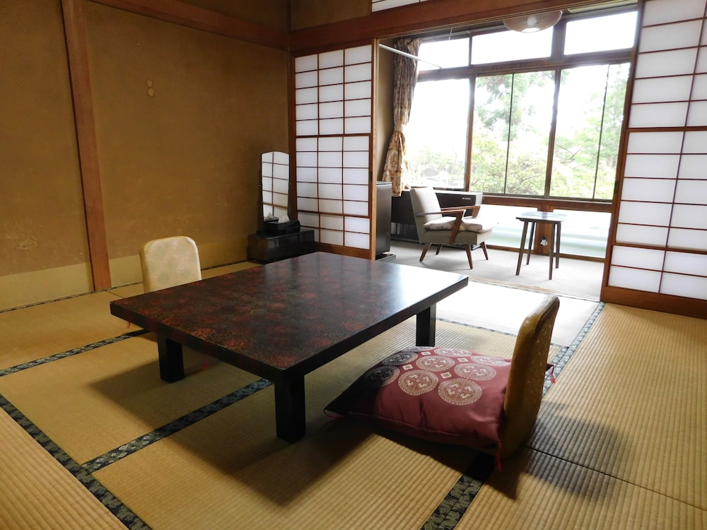 和室 (花菖蒲) 禁煙 客室1 | まるか旅館