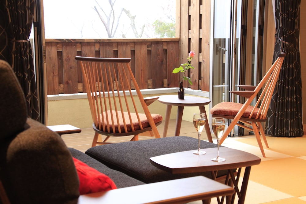 [離れ] Type S/温泉露天風呂+和リビング+寝室 (ツイン) 禁煙 (12歳以下は宿泊頂けません) 客室3 | 天翠茶寮