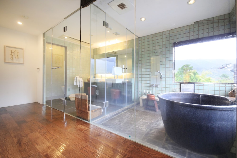 [本館] 展望風呂付き和室ツインベッド 夕食付 禁煙 バスルーム0 | 天翠茶寮