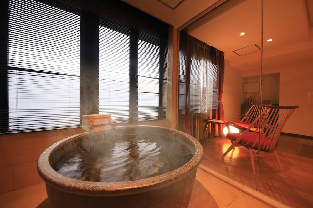 [本館] 陶器風呂付き洋室ツイン 禁煙 (大人料金：3歳以上,0-3歳添い寝のみ) バスルーム0 | 天翠茶寮