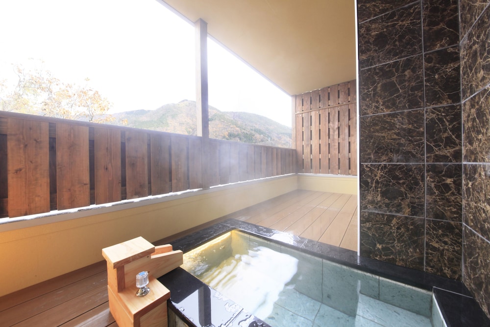 [離れ] Type S/温泉露天風呂+和リビング+寝室 (ツイン) 禁煙 (12歳以下は宿泊頂けません) 部屋からの景観0 | 天翠茶寮