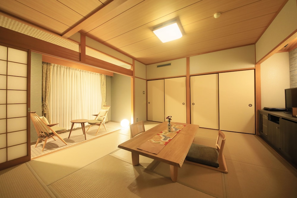 [本館] 和室10畳 禁煙 (大人料金：3歳以上,0-3歳添い寝のみ) 客室1 | 天翠茶寮