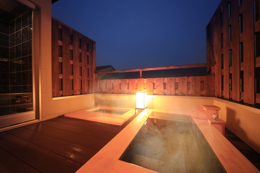 [離れ] Type A/温泉露天風呂+足湯+和洋室 (ツイン) 禁煙(12歳以下は宿泊頂けません) バスルーム0 | 天翠茶寮