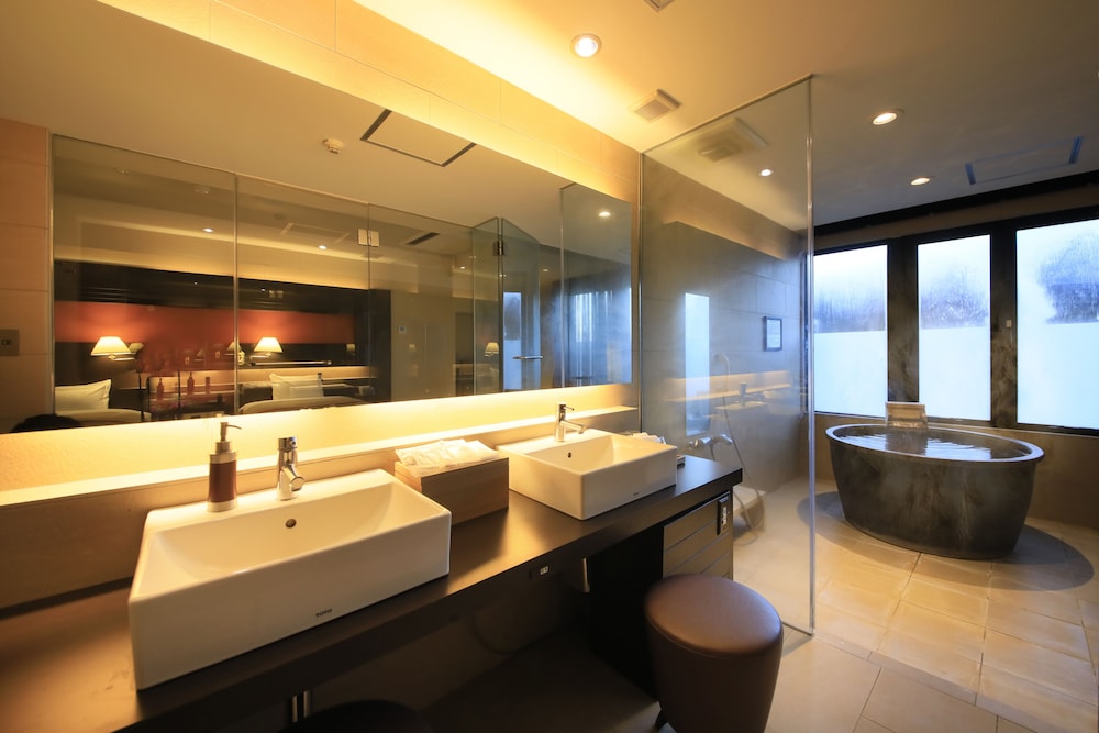 [本館] 陶器風呂付き洋室ツイン 禁煙 (大人料金：3歳以上,0-3歳添い寝のみ) 客室2 | 天翠茶寮