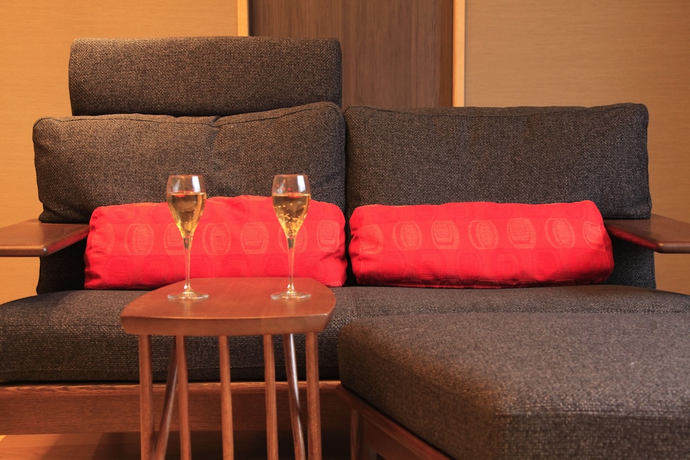 [離れ] Type S/温泉露天風呂+和リビング+寝室 (ツイン) 禁煙 (12歳以下は宿泊頂けません) リビングルーム0 | 天翠茶寮